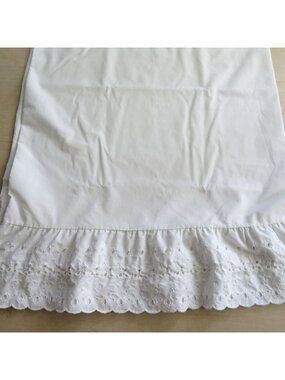 Vintage White Pillowcases Eyelet Lace Hem Pair Of 2 Queen Floral Embroidery
